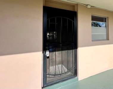 2800 Nw 47th Terrace - Photo Thumbnail 16