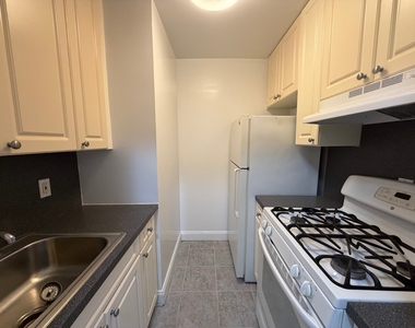 86-15 Ava Place - Photo Thumbnail 2