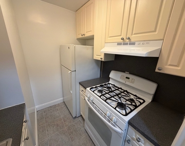 86-15 Ava Place - Photo Thumbnail 4