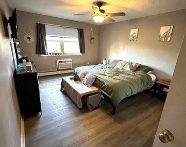 410 Chestnut Place - Photo Thumbnail 3