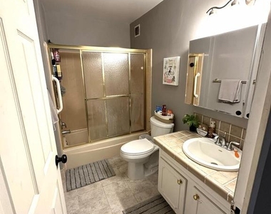 410 Chestnut Place - Photo Thumbnail 5