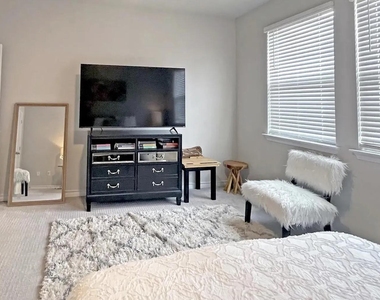 7516 Saginaw Dr - Photo Thumbnail 14