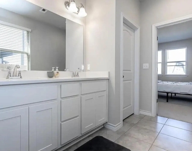 7516 Saginaw Dr - Photo Thumbnail 15