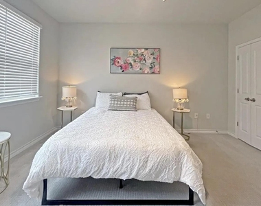 7516 Saginaw Dr - Photo Thumbnail 18