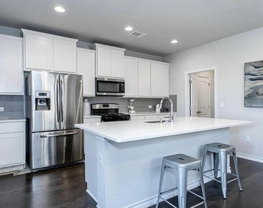 7516 Saginaw Dr - Photo Thumbnail 7