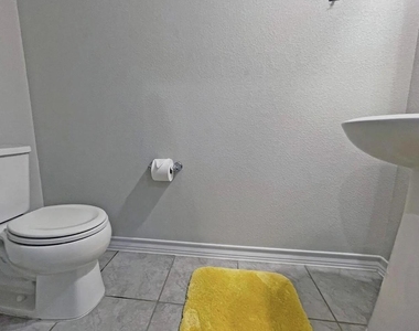 7516 Saginaw Dr - Photo Thumbnail 12
