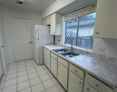 5601 Porsche Ln - Photo Thumbnail 1