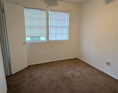 5601 Porsche Ln - Photo Thumbnail 29