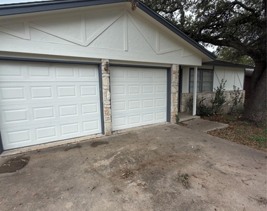 5601 Porsche Ln - Photo Thumbnail 21