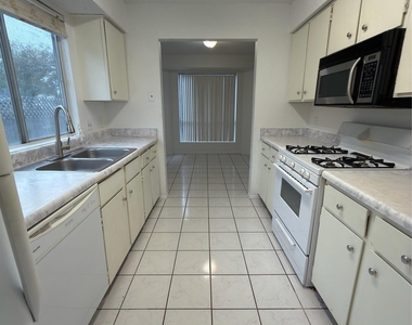 5601 Porsche Ln - Photo Thumbnail 5