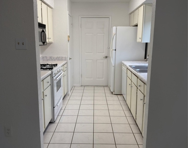 5601 Porsche Ln - Photo Thumbnail 37