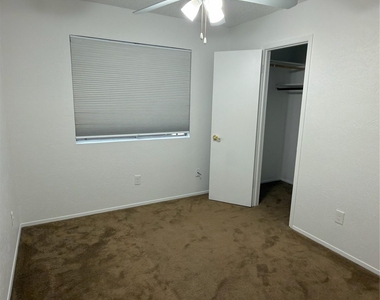 5601 Porsche Ln - Photo Thumbnail 28