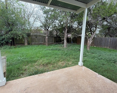 5601 Porsche Ln - Photo Thumbnail 14
