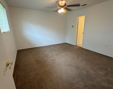 5601 Porsche Ln - Photo Thumbnail 7