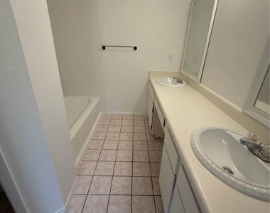 5601 Porsche Ln - Photo Thumbnail 10
