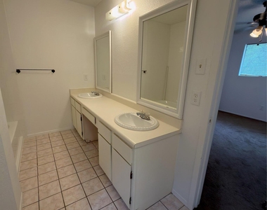 5601 Porsche Ln - Photo Thumbnail 9