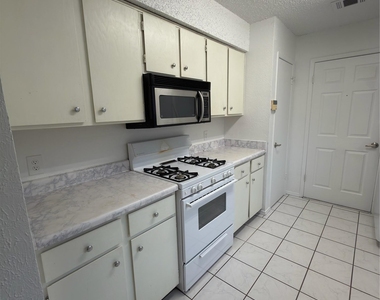 5601 Porsche Ln - Photo Thumbnail 38