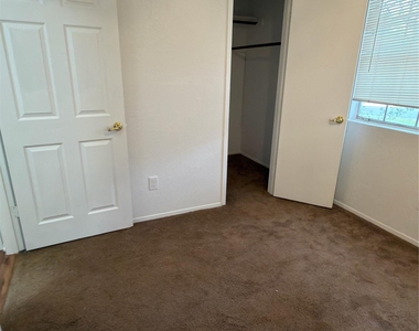 5601 Porsche Ln - Photo Thumbnail 30