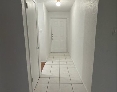 5601 Porsche Ln - Photo Thumbnail 31