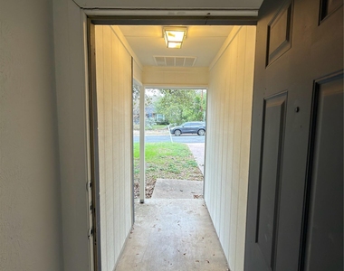 5601 Porsche Ln - Photo Thumbnail 23