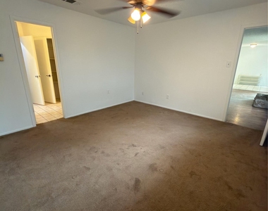 5601 Porsche Ln - Photo Thumbnail 8