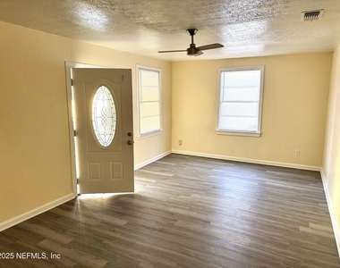 4752 Post Street - Photo Thumbnail 1