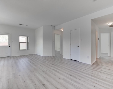 5918 Laramie River Court - Photo Thumbnail 14