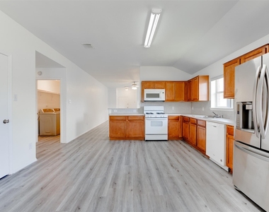 5918 Laramie River Court - Photo Thumbnail 12