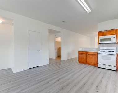 5918 Laramie River Court - Photo Thumbnail 13