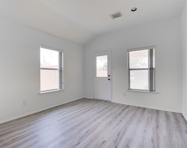 5918 Laramie River Court - Photo Thumbnail 15