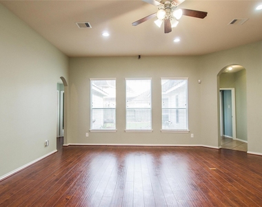 8847 Distant Woods Drive - Photo Thumbnail 9