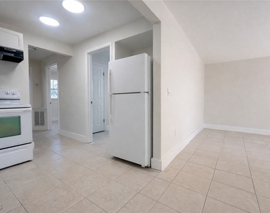704 Karlov Street - Photo Thumbnail 4