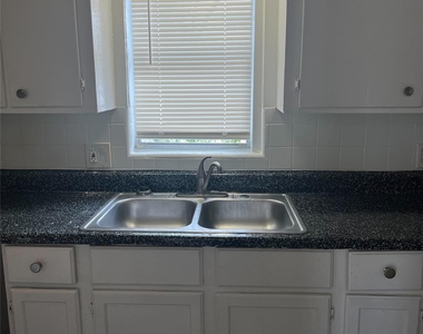 5532 Eskridge - Photo Thumbnail 4