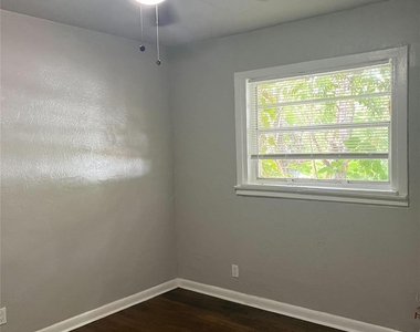 5532 Eskridge - Photo Thumbnail 7