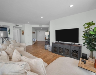 1520 Gulf Boulevard - Photo Thumbnail 17