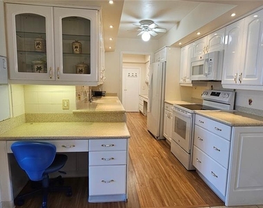 10355 Paradise Boulevard - Photo Thumbnail 5