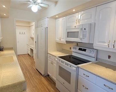10355 Paradise Boulevard - Photo Thumbnail 6