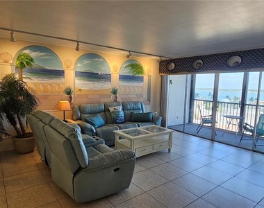 10355 Paradise Boulevard - Photo Thumbnail 2
