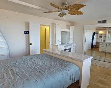 10355 Paradise Boulevard - Photo Thumbnail 12
