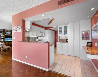 601 Longboat Club Road - Photo Thumbnail 7