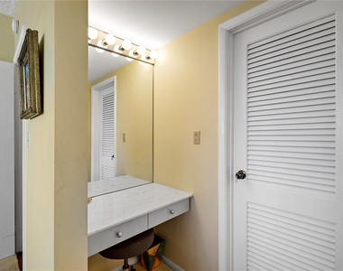 601 Longboat Club Road - Photo Thumbnail 18