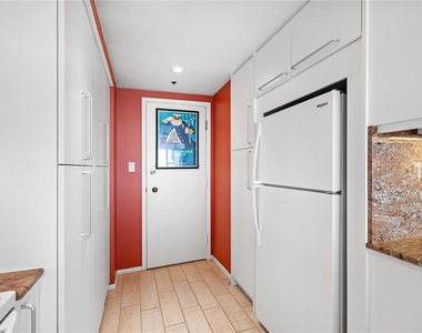 601 Longboat Club Road - Photo Thumbnail 5