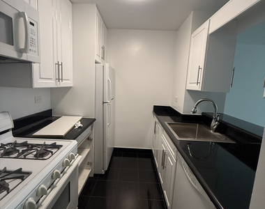 400 East 71st Street - Photo Thumbnail 1