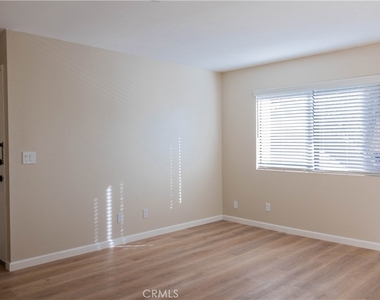 1219 N Edwards Street - Photo Thumbnail 7