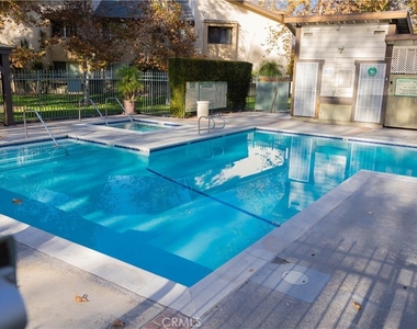 1219 N Edwards Street - Photo Thumbnail 48