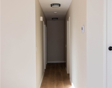 1219 N Edwards Street - Photo Thumbnail 14