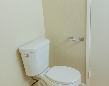 1219 N Edwards Street - Photo Thumbnail 22
