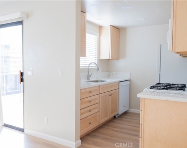1219 N Edwards Street - Photo Thumbnail 35