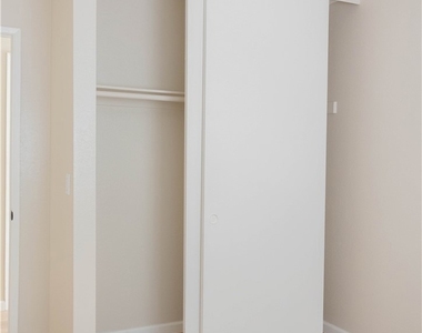 1219 N Edwards Street - Photo Thumbnail 34