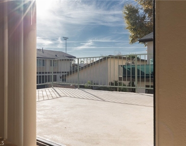 1219 N Edwards Street - Photo Thumbnail 12